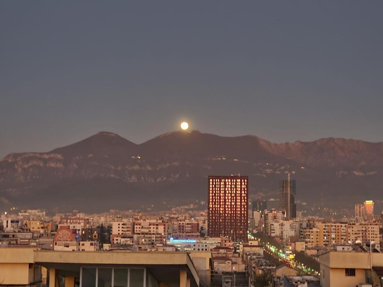 Апартаменти Cityscape 2br Kavaja St, 11 Fl, Dajti View Тирана